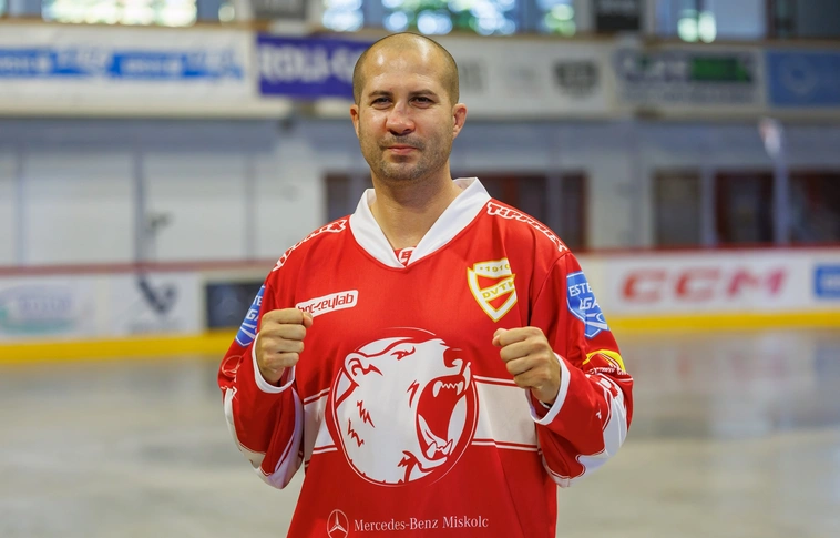 Jászka Jegesmedvék mezben