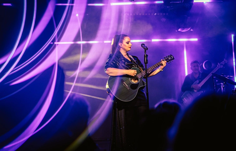 László Evelin új lemeze nagyot robban. Fotó: Facebook/László Evelin
