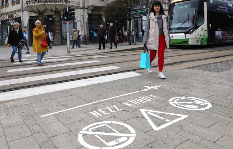 Életmentő lehet az üzenet. Fotó: Mocsári László