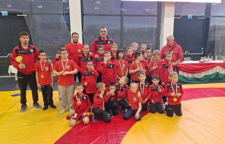 A diósgyőri U10-es, U11-es és U13-as csapat egy része. Fotó: magánarchívum