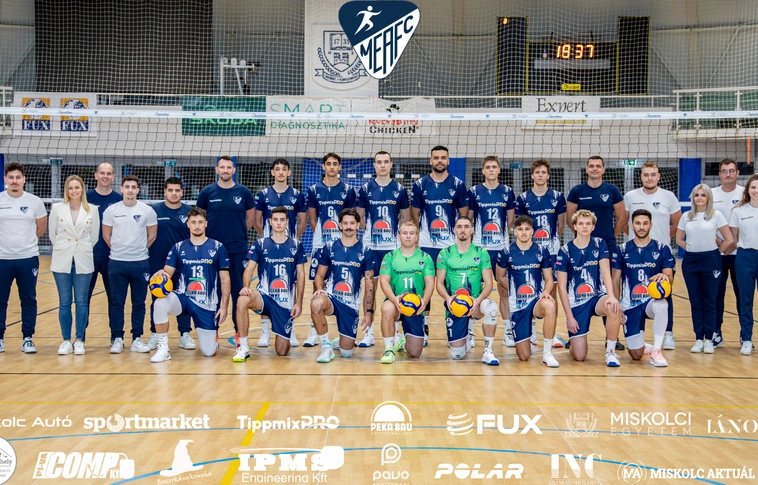 A MEAFC-Peka Bau együttese. Fotó: magánarchívum
