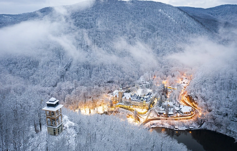 Horváth Csongor fotója Lillafüredről, a Palotaszállóról és a Zsófia-kilátóról