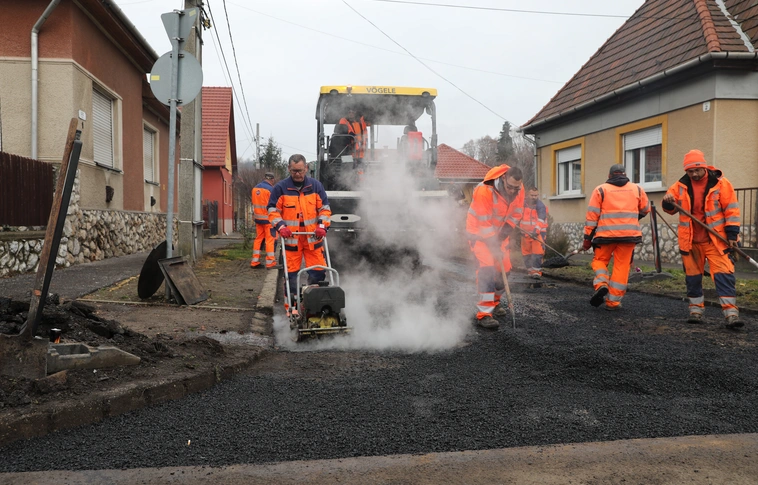 Gőz utca aszfaltozás. Fotó: Juhász Ákos