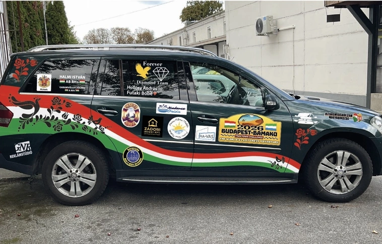 Halmi István és társa az idén ezzel a Mercedes autóval vág neki a Bamako Ralinak. Fotó: magánarchívum 