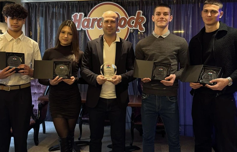 A diósgyőri díjazottak egy csoportja Budapesten, balról: Mester Miron, Sütő Doroti, Jászka Krisztián, Szarvas Adrián és Gergely Lajos. Fotó: magánarchívum