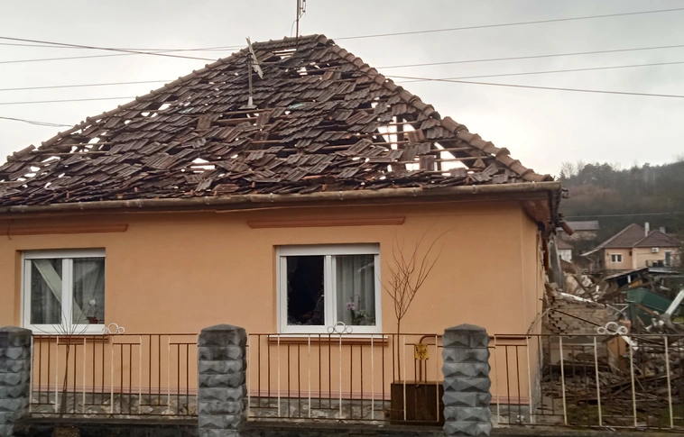 Hatalmas robbanás történt szerda reggel Perecesen. Fotó: Osztie Tibor