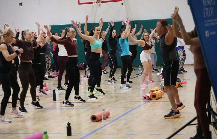 Norbi egy 35 perces retro aerobic edzést tartott Miskolcon. Fotó: Juhász Ákos