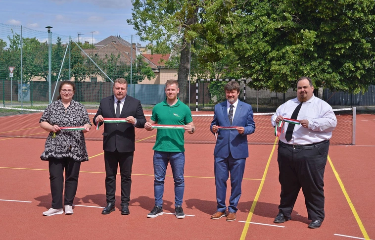 Megújult a Szalay Sámuel Református Iskola kültéri sportpályája. Fotó: Osztie Tibor