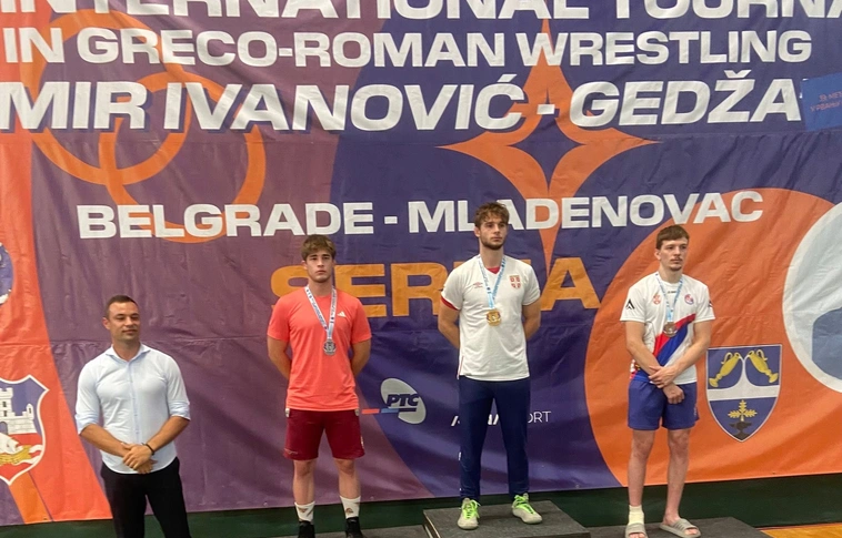 Botos Dominik a dobogó második fokán. Fotó: magánarchívum