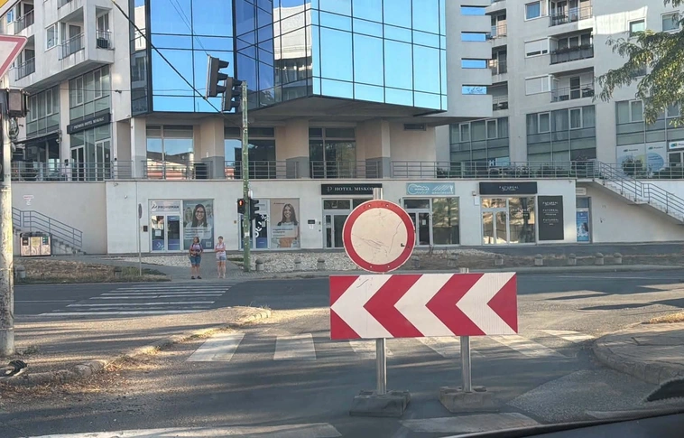 A Szeles utca – Petőfi tér és Szentpáli utca közötti szakasza a Petőfi tér irányában lezárásra kerül