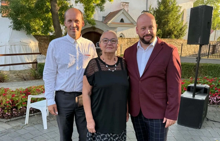 A 16 éves RecitaTrio tagjai: Vihula Mihajlo gitárművész, Kékes Zsuzsanna ütőhangszerek, Szurasenkó Dániel blockfölte-művész, művészeti vezető (balról jobbra). Fotó: magánarchívum