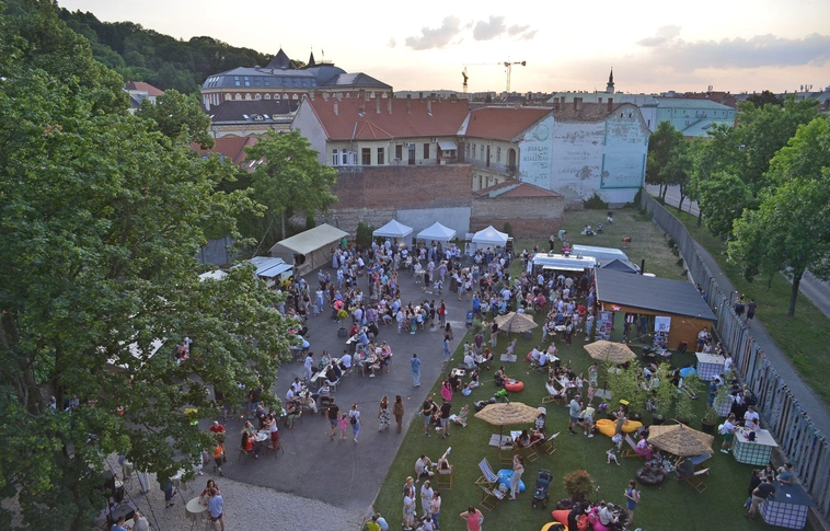 Gasztroplacc, Csengey Kert