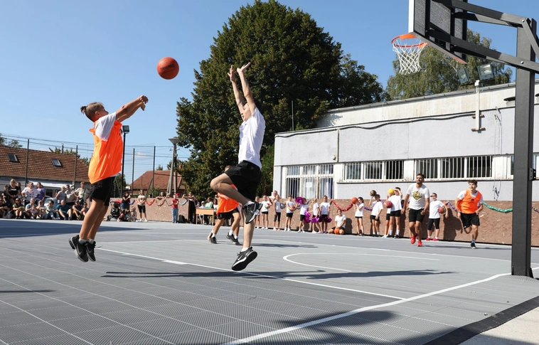 Kosárlabda pálya ünnepélyes átadása