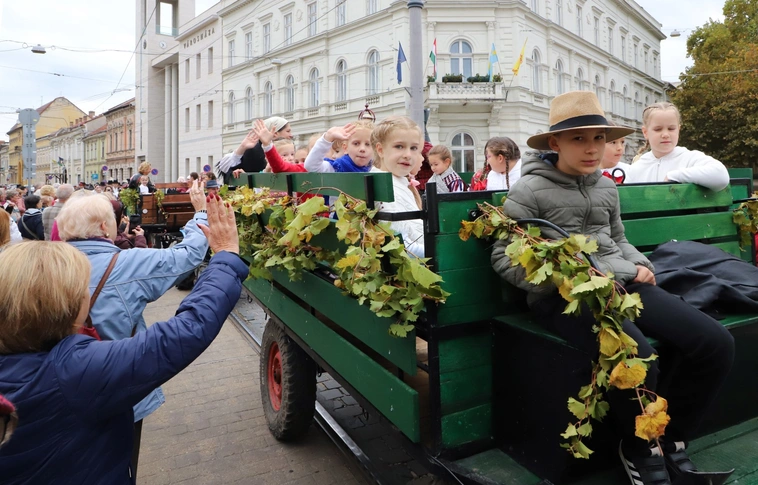 Szüreti felvonulás és Must Feszt I.
