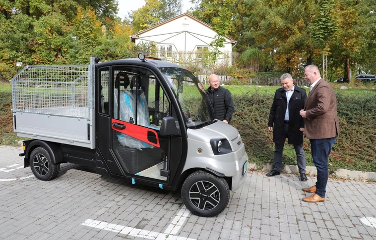 Új elektromos autó átadása a Miskolci Állatkertben. Fotó: Juhász Ákos