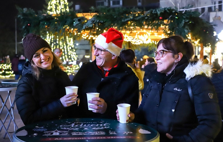 Adventi programok péntek este a Szent István téren