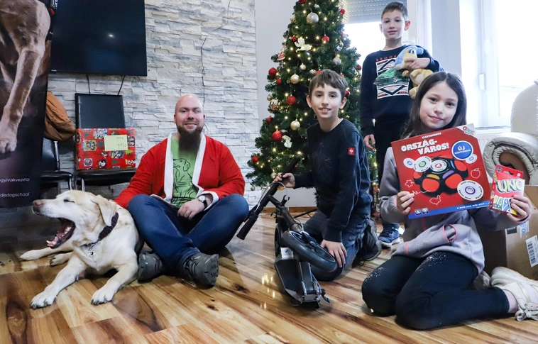 Karácsonyi ajándékozás látássérült és rászoruló gyermekeknek