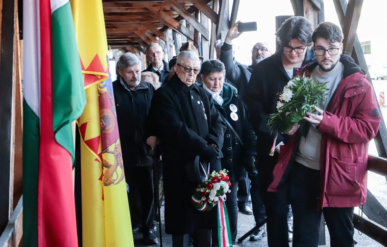 Koszorúzás a Kommunista diktatúrák áldozatainak emléknapján