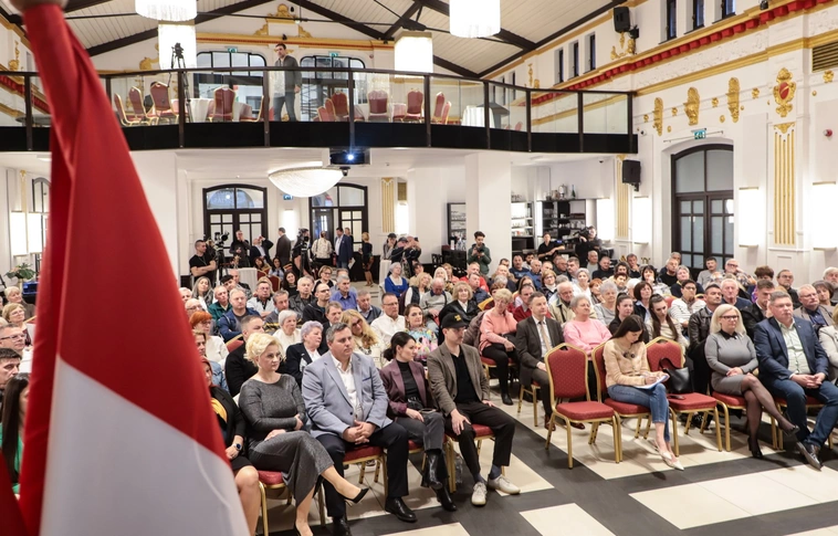 Szentkirályi Alexandra országjáró fóruma a Vigadóban