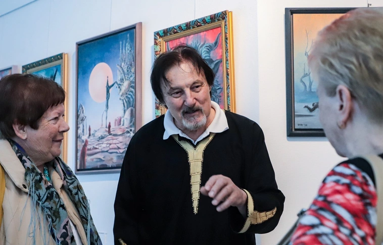 Dr. Bari Árpád Időhíd című kiállítása a Művészetek Házában