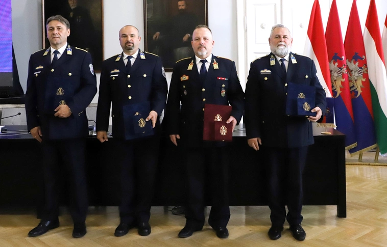 Közbiztonságért és tűzbiztonságért díjátadó a vármegyeházán