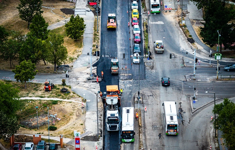 A 26-os felújítása madártávlatból