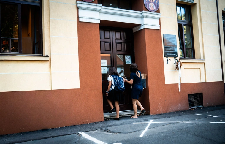 Rendőrök a zebráknál – megkezdődött az új tanév