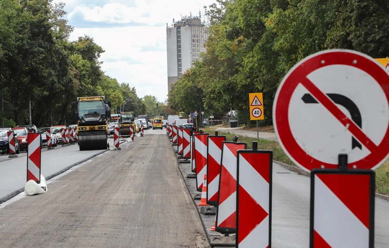 26-os út belső sáv aszfaltozása