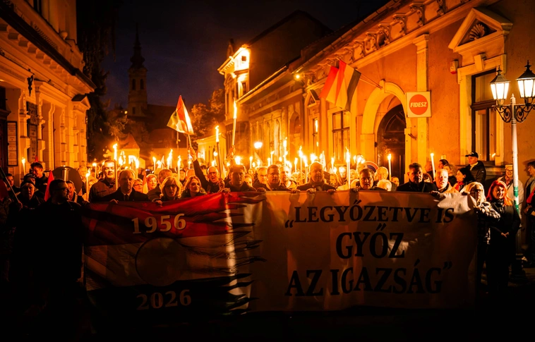 Fidesz-KDNP fáklyás felvonulás Gulyás Gergellyel