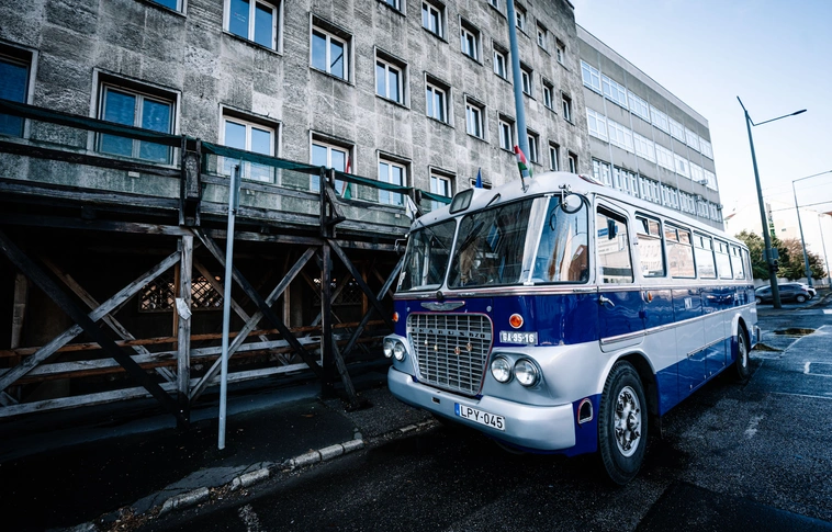"Guruló történelem" - ünnepi buszos várostúra