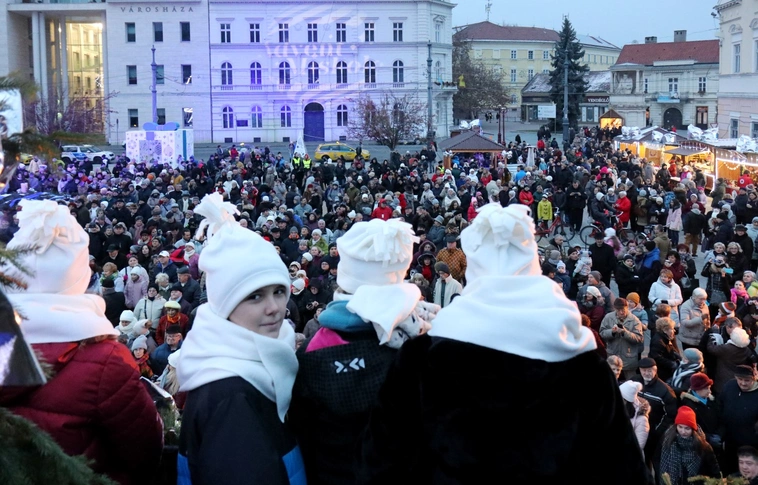 Eslő adventi gyertyagyújtás