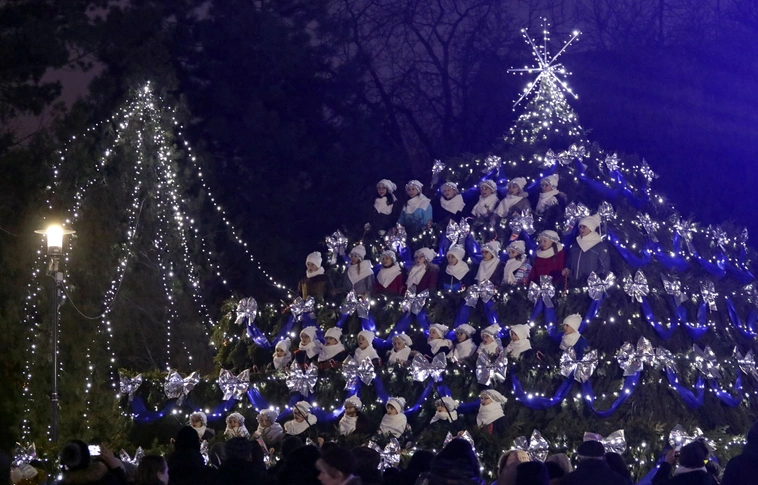 Kórusverseny ált. iskolai kategóriában az adventi téren