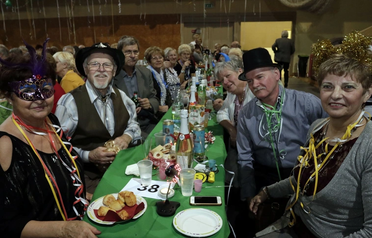 Salkaházi Sára program - Batyus bál a sportcsarnokban