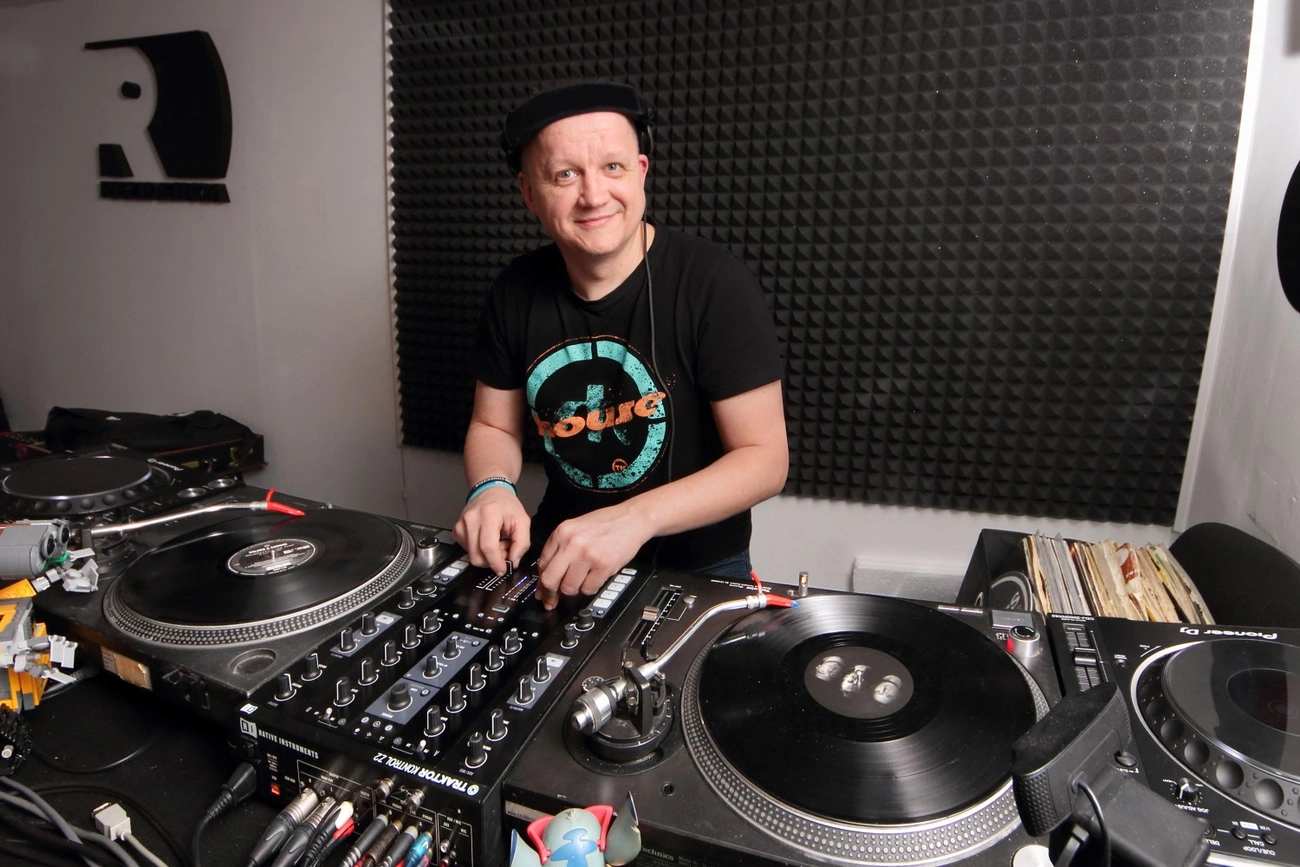 dj tothpeti