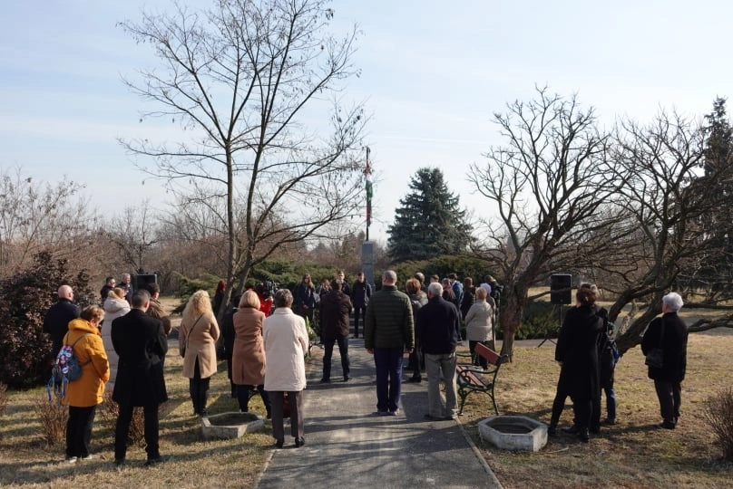 szlágyi szabolcs március 15 szirma
