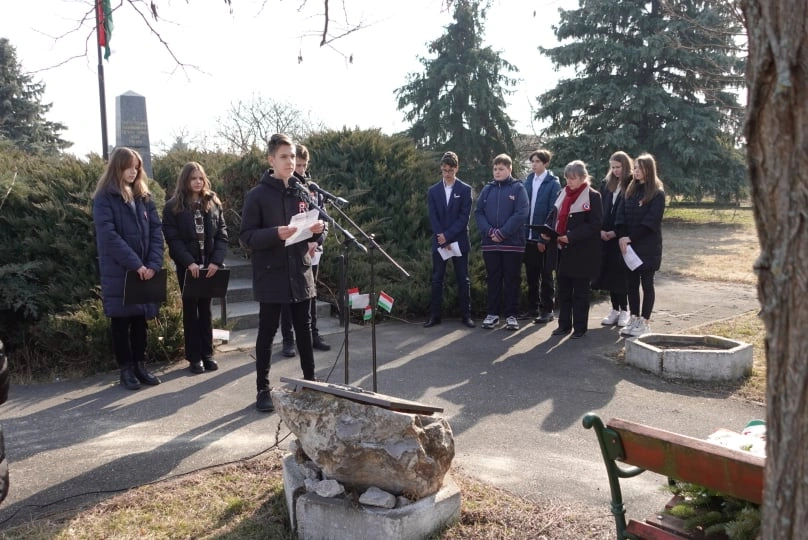 szlágyi szabolcs március 15 szirma