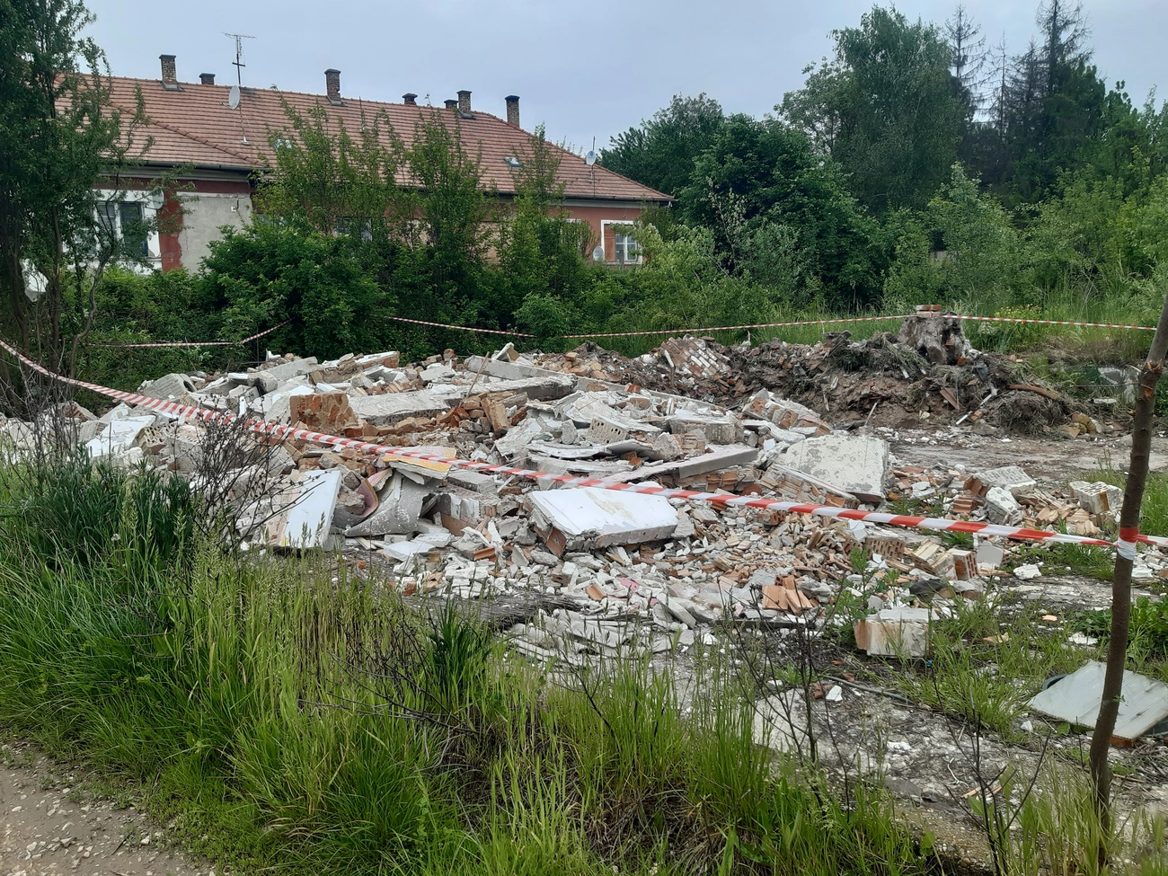 Ledózerolt ház Lyukóban