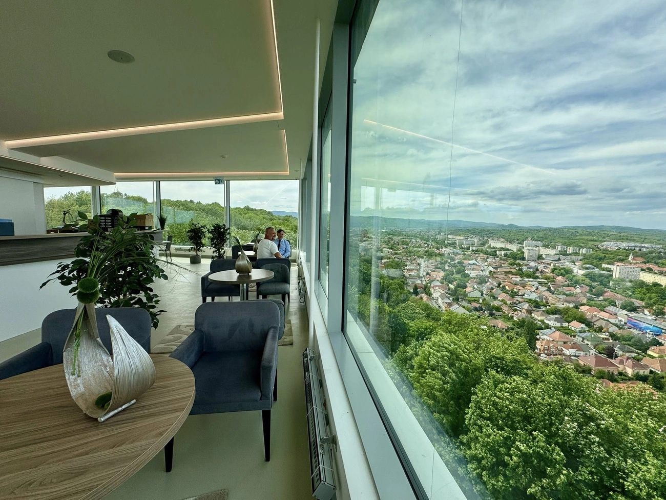 Kivételes a panoráma a kilátó kávézójában