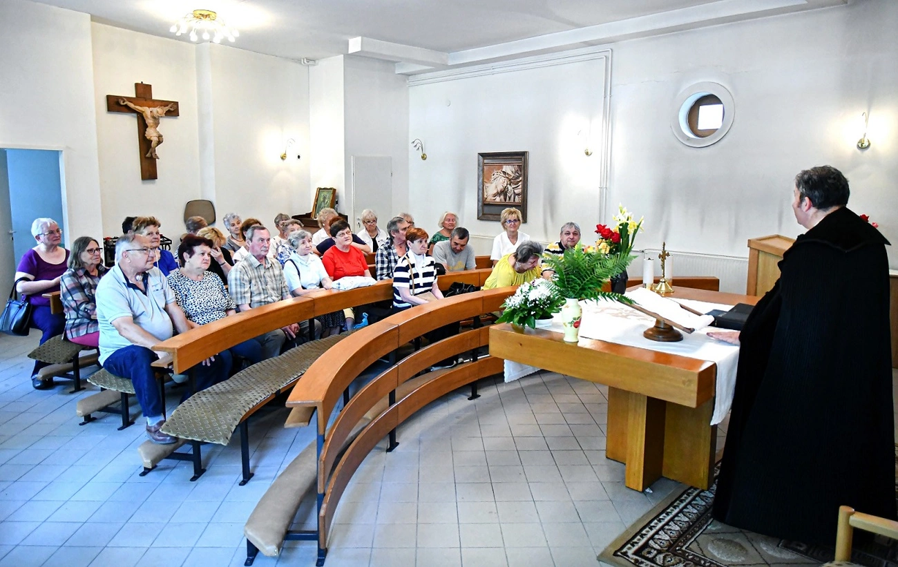 istentisztelet a kórházkápolnában