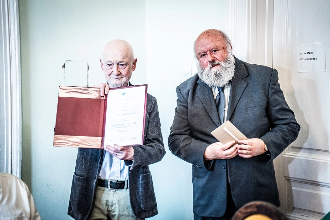 Nádasdy Ádám emléklapot is kapott