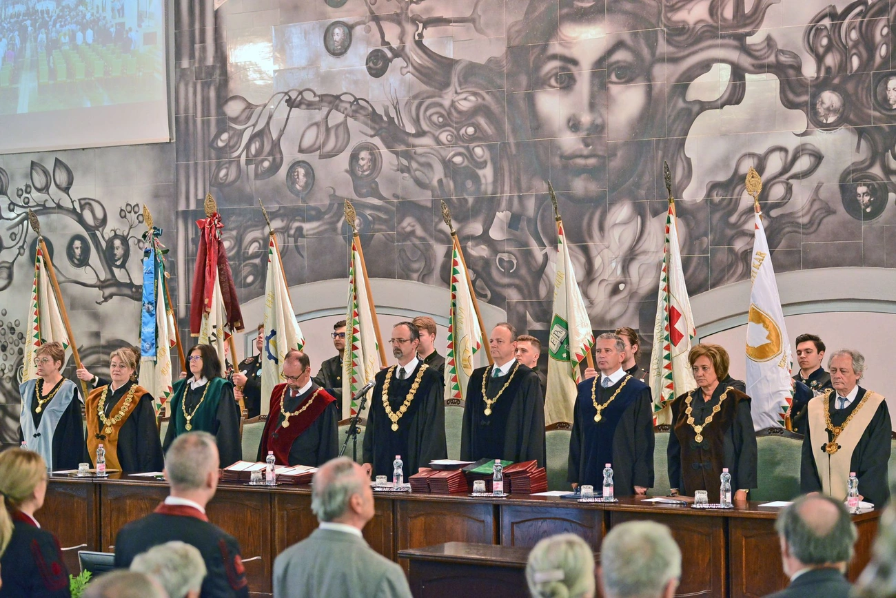 diplomaoszto_jubileumi_diplomak_20250620-ot_07.jpg