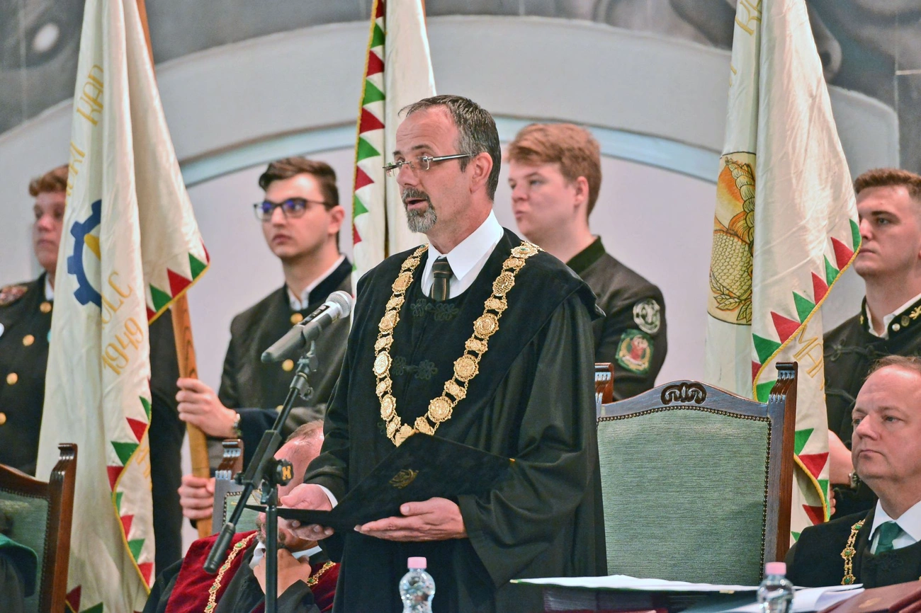 diplomaoszto_jubileumi_diplomak_20250620-ot_12.jpg