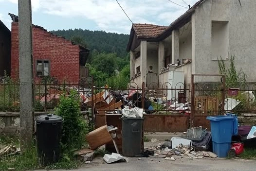 Miskolc, Szervezet utca 89., szemét