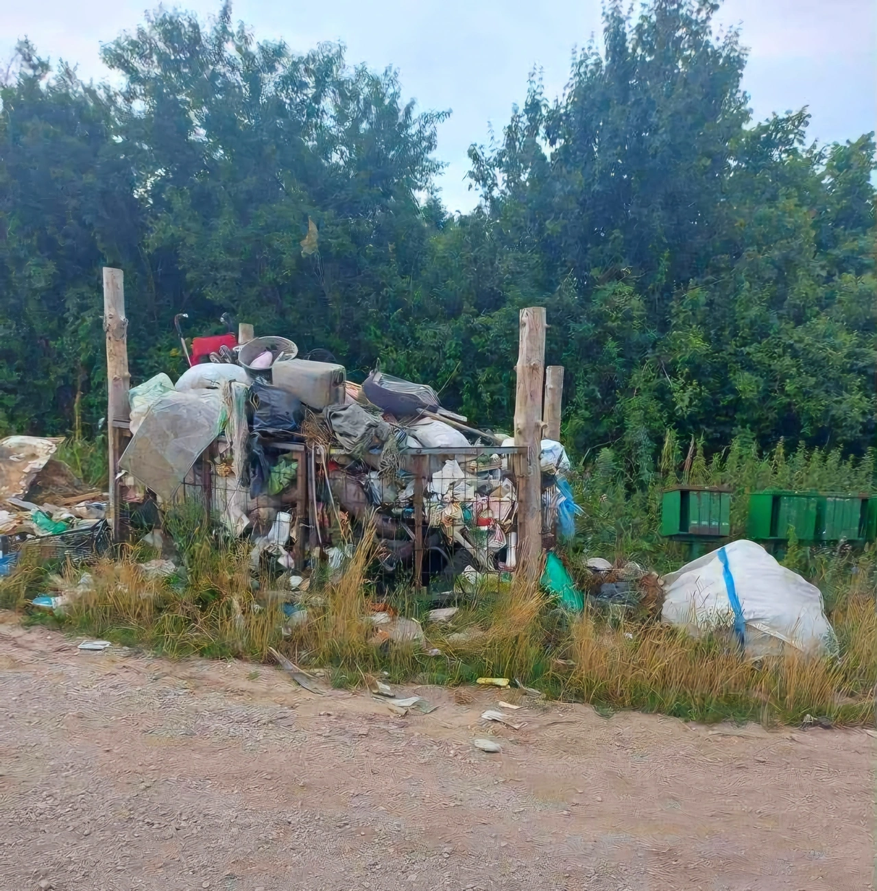 lyukovolgy_szemetsziget_hollosy_andras_250717_facebook.jpg