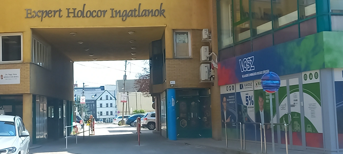 Csöcsös ház közlekedés