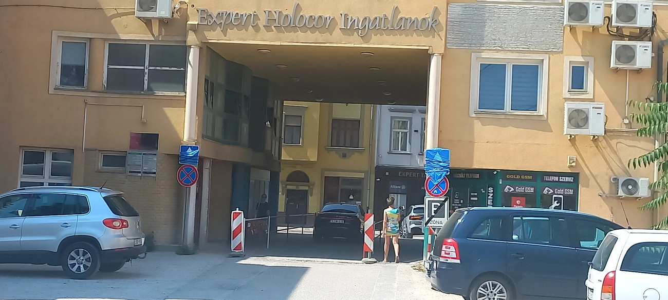 Csöcsös ház közlekedés