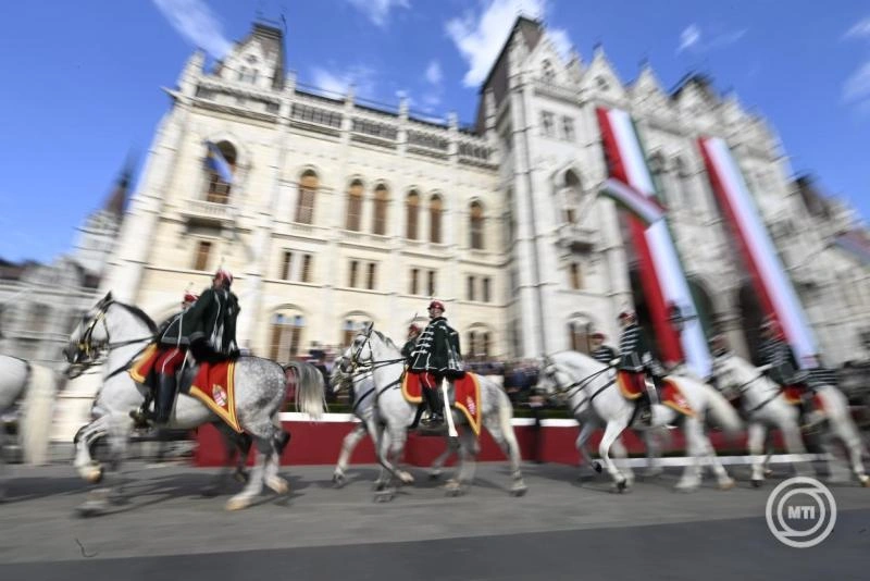 huszárok augusztus 20-án