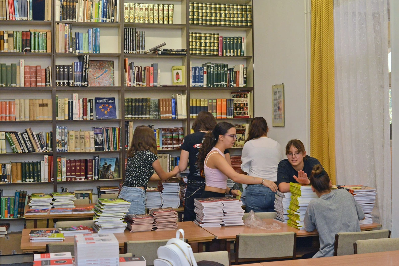 erkeznek_a_tankonyvek_20250828-ot_04.jpg