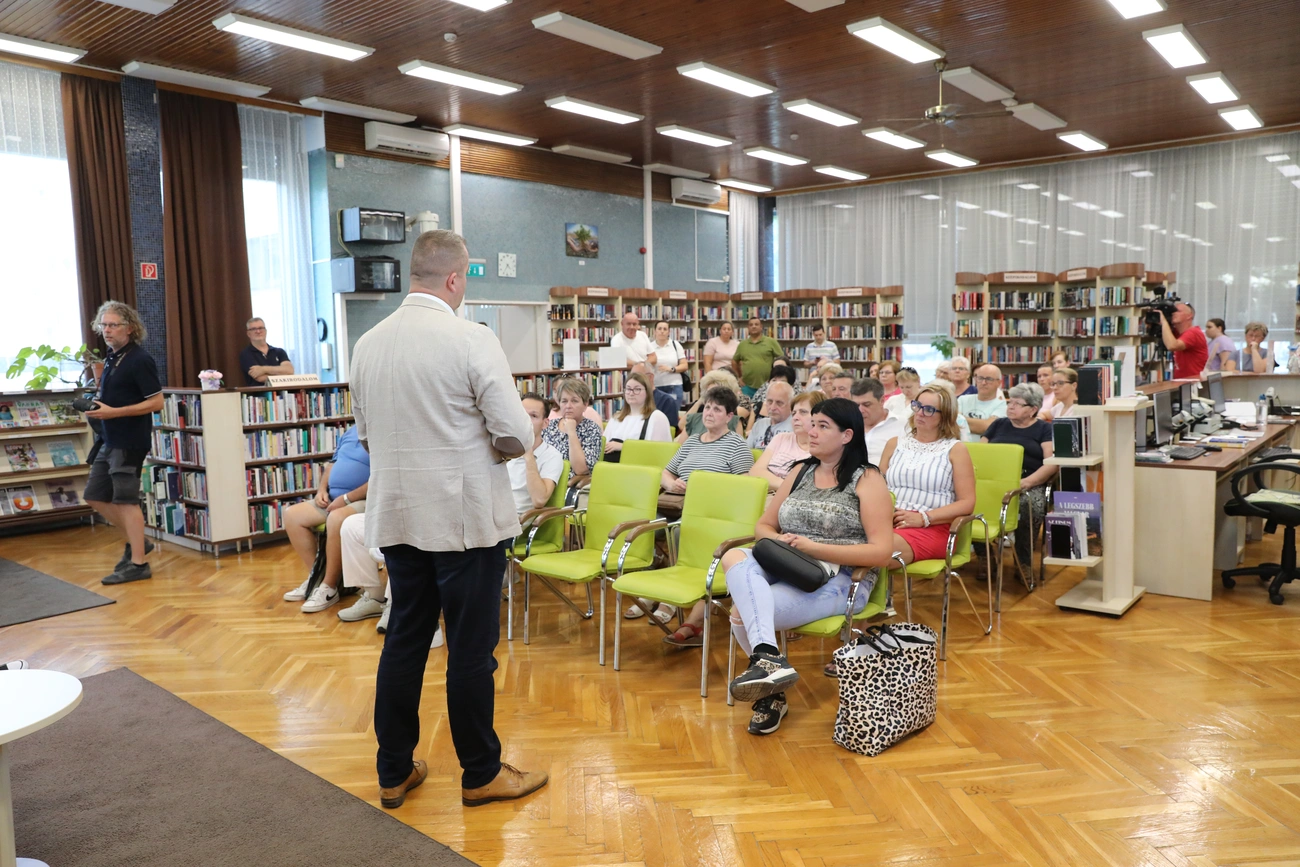 lakossagi_forum_szentpeteri_kapu_parkolas_250904_ja-11.JPG
