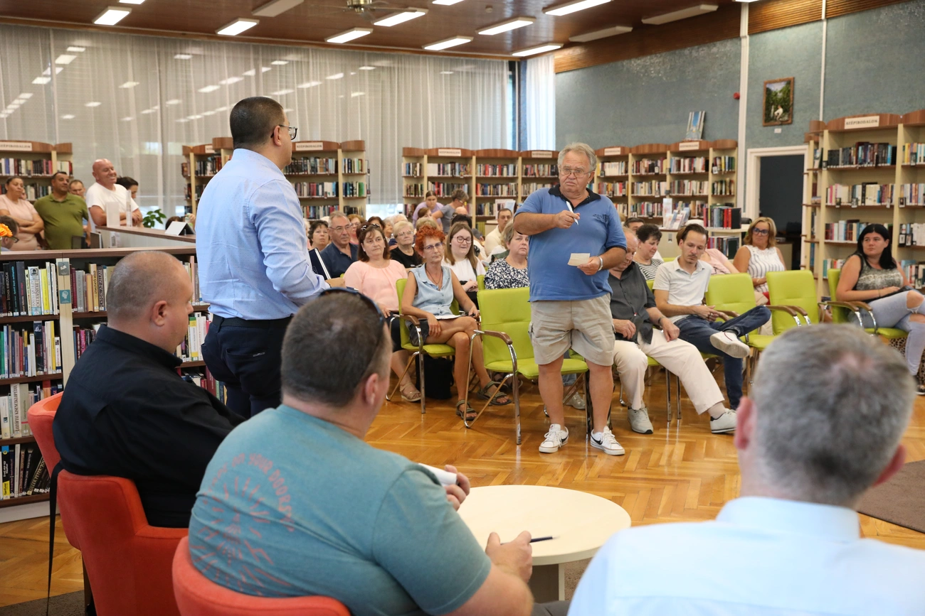 lakossagi_forum_szentpeteri_kapu_parkolas_250904_ja-20.JPG